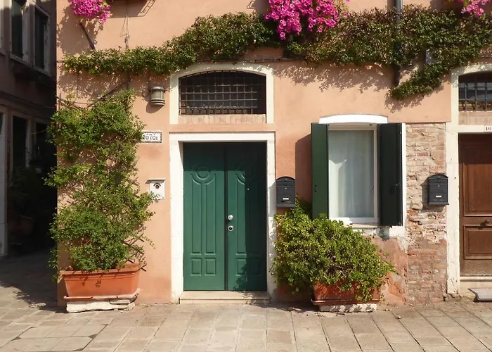Sestiere Dorsoduro, A Due Passi Da Zattere